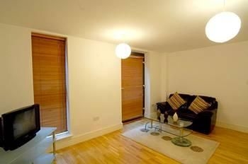 Base Serviced Apartments - Cumberland Street2