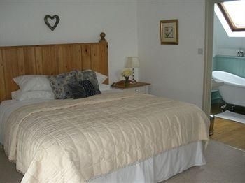 Frog Street Farmhouse1