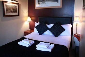 เดอะ อีเกิล แอนด์ ไชลด์ อินน์ (The Eagle and Child Inn)4