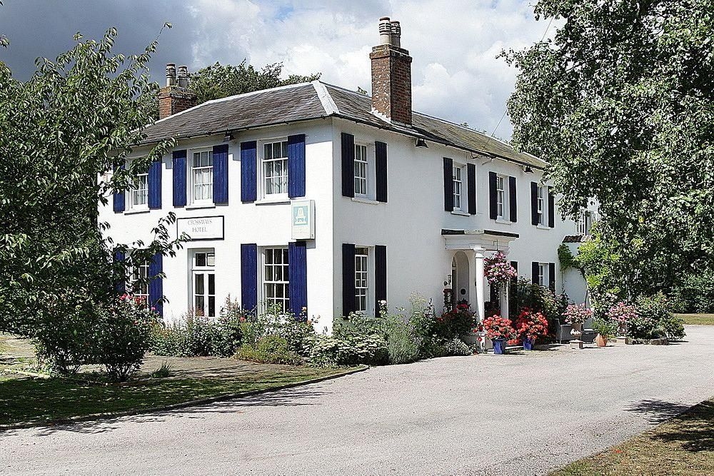 Crossways Hotel1