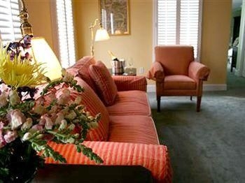 Five Gables Inn and Spa0