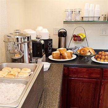 Magnuson Hotel Norfolk Airport2