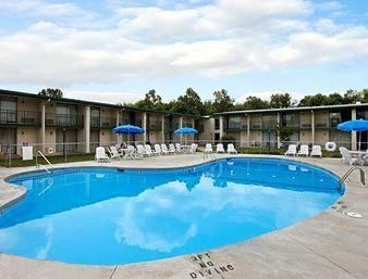 Knights Inn Greensboro4