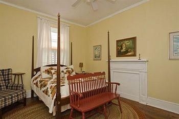 The Pack House Inn4