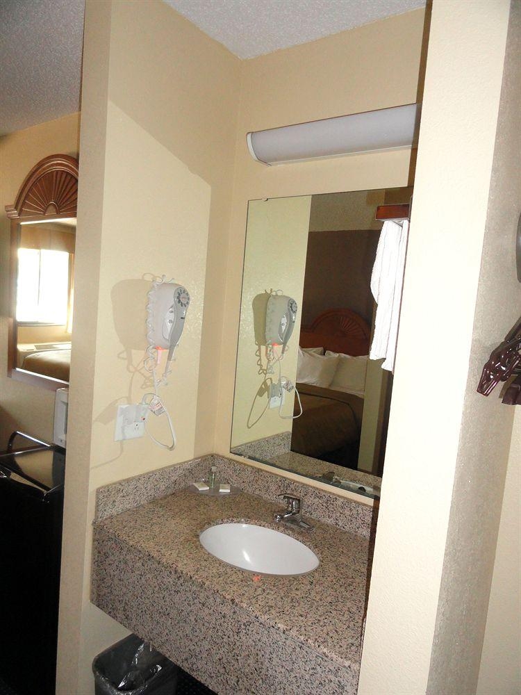Columbus Inn0