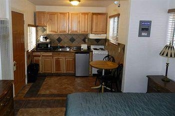 Doc's Cottages3