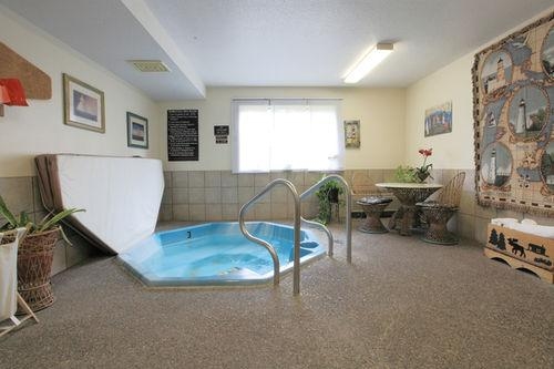 Americas Best Value Inn- Ironwood1