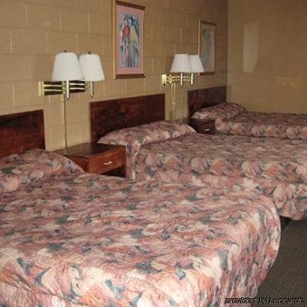 Rainbow Court Annex Motel1