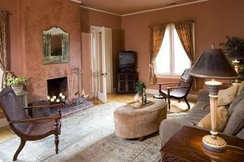 The Villa Inn and Restaurant and Spa2