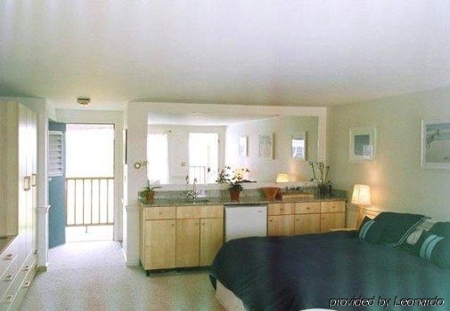 Pelham House Resort1
