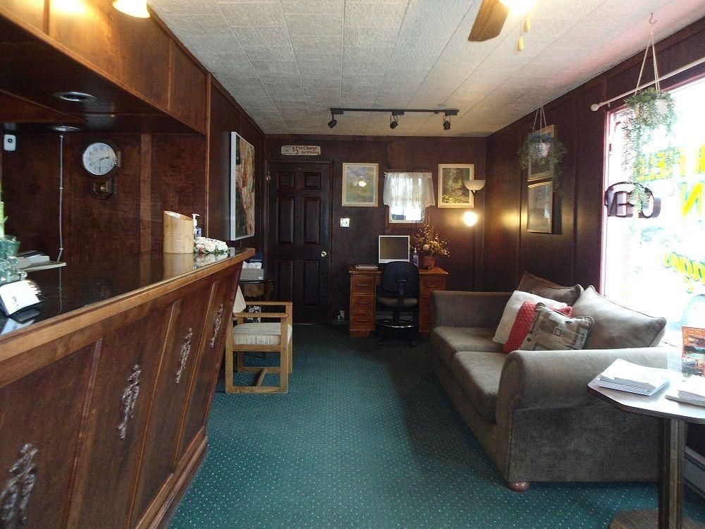 Flower Field Inn & Cottages3