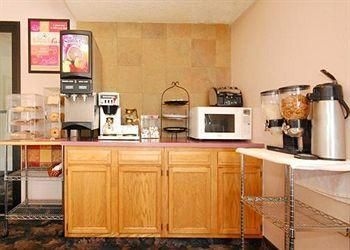 Econo Lodge Lincoln2