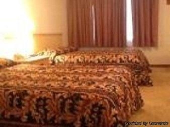 Oswego Inn3