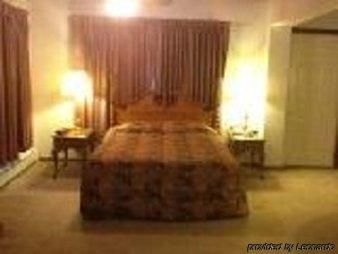 Oswego Inn0