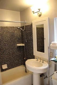 Cinema Suites Bed & Breakfast4