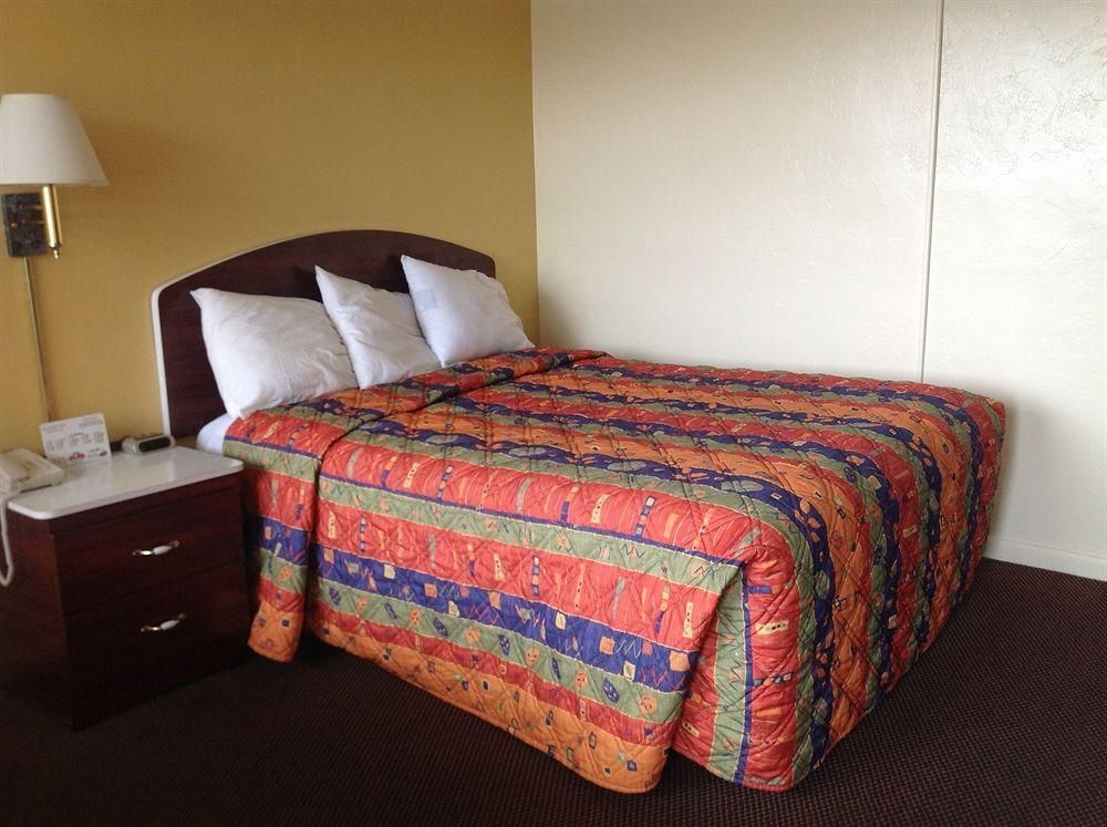 Economy Inn3