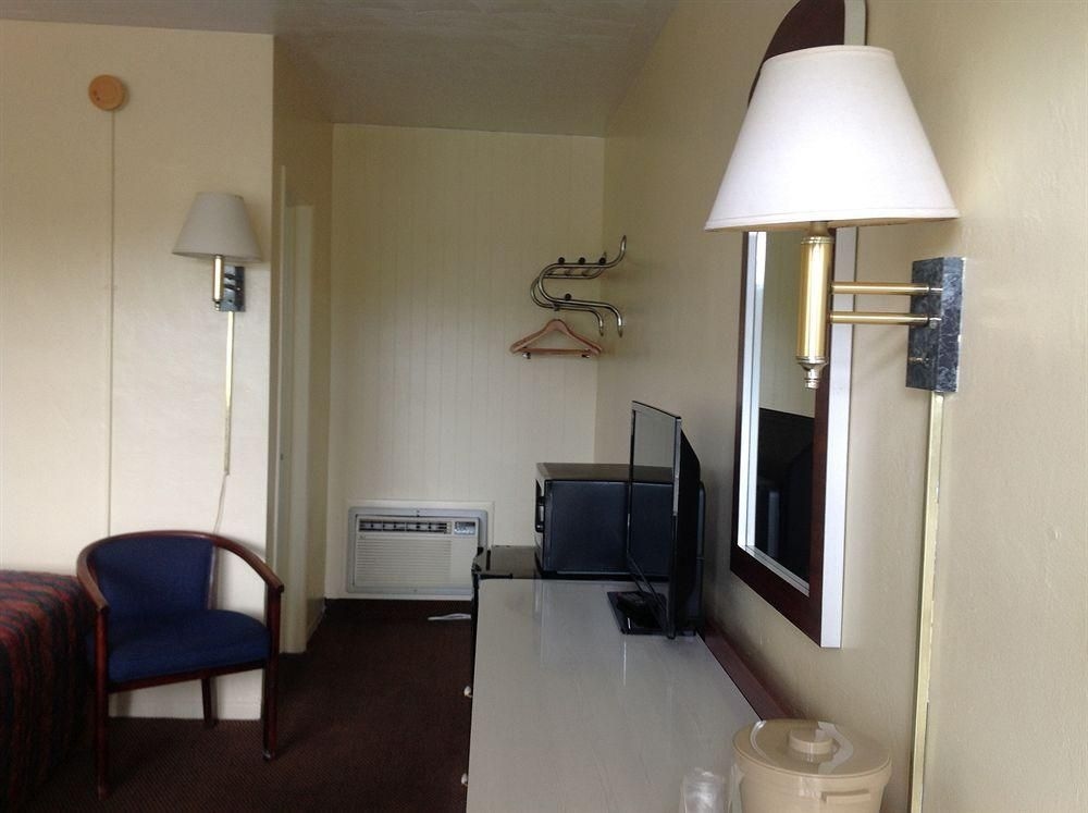 Economy Inn2