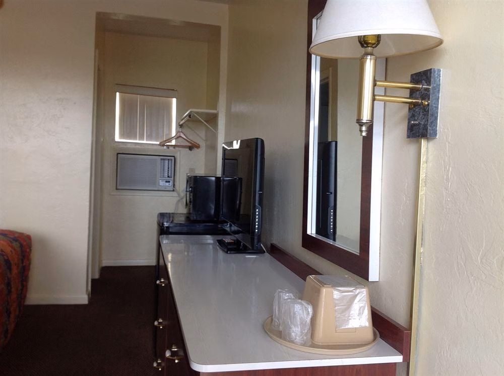 Economy Inn1