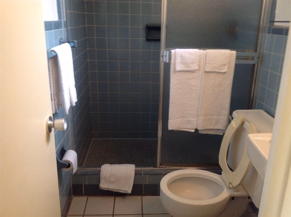Economy Inn0