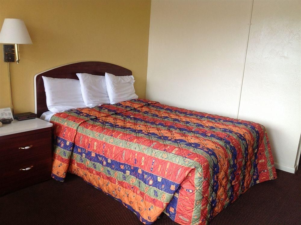Economy Inn4