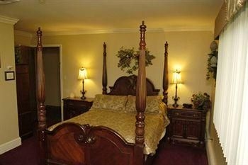 KNIGHTS INN LODGE RESORT FOREST CITY3