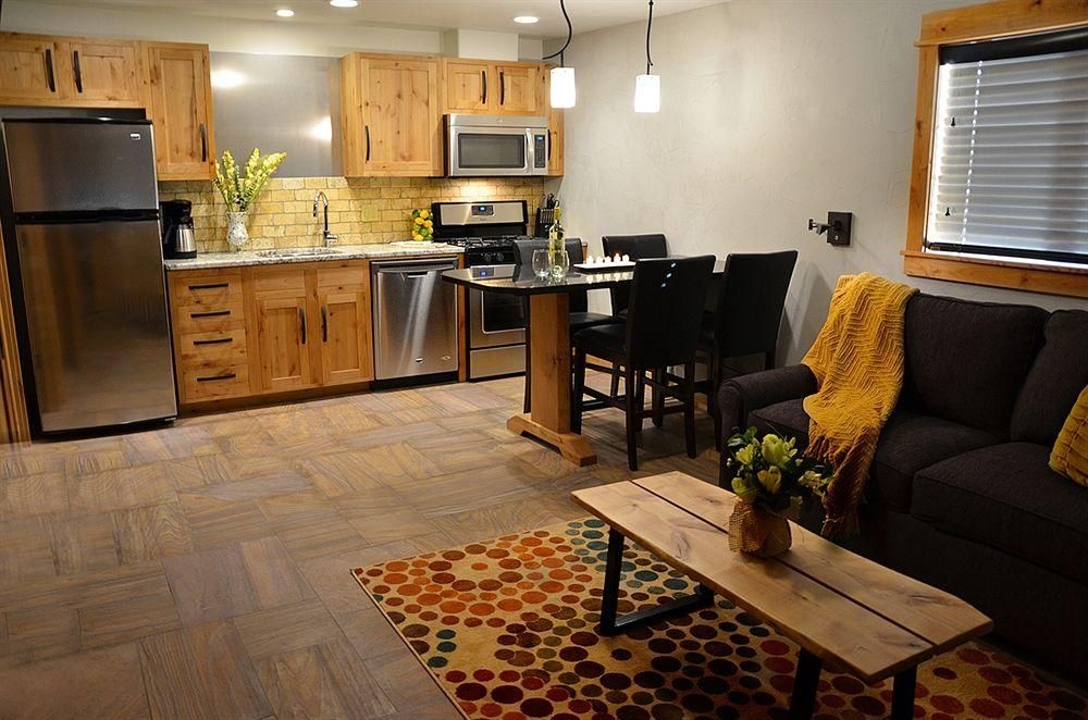 Wall Street Suites4
