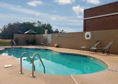 Econo Lodge Inn & Suites Fort Rucker2