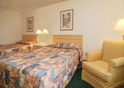 Econo Lodge Inn & Suites Fort Rucker1