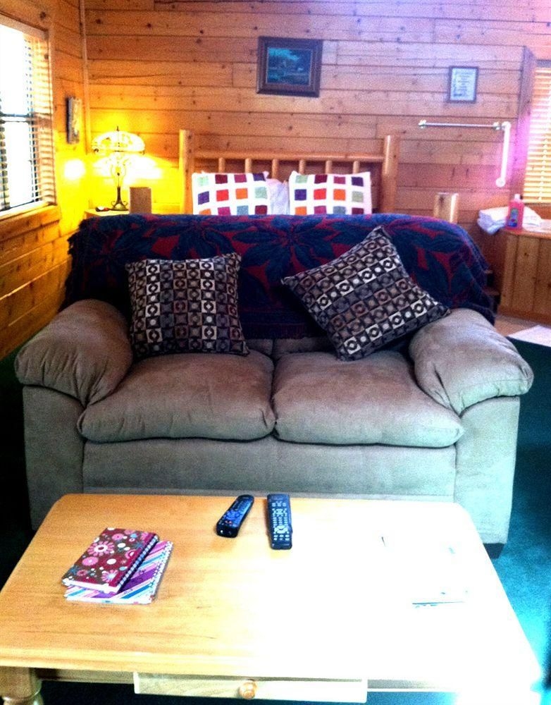 Cabin Fever Resort4