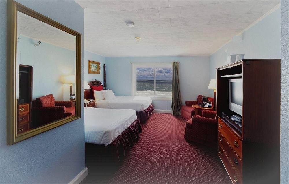 Beach Plaza Hotel3