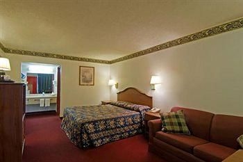 Quality Inn Shawnee3