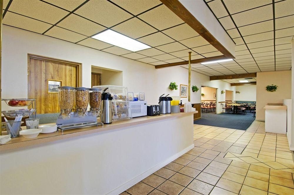 Quality Inn Shawnee4
