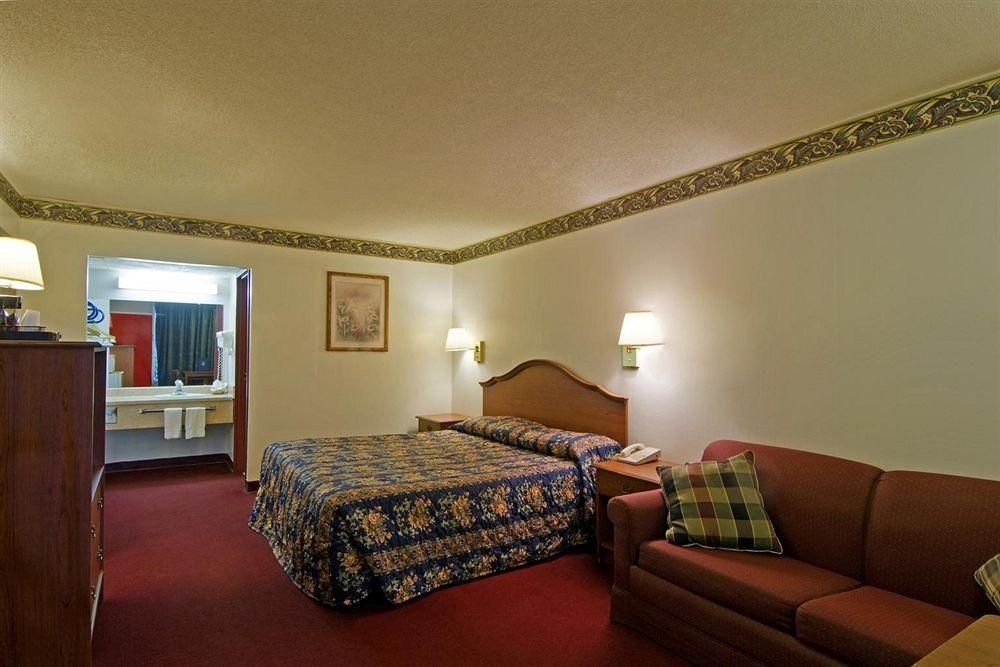 Quality Inn Shawnee2
