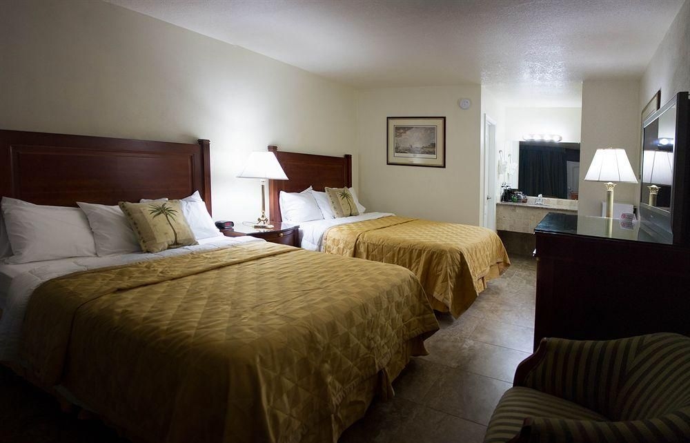 3 Palms Hotel0