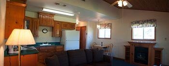 Peach Tree Inn & Suites2