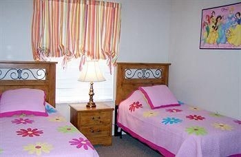 SUNSPLASH VACATION HOMES3