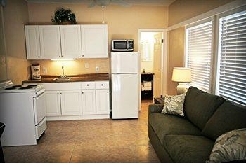Schooner Hotel1