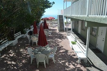 Schooner Hotel0