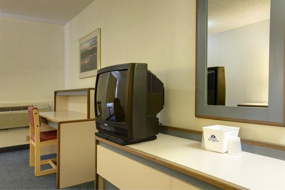 AMERICAS BEST VALUE INN0