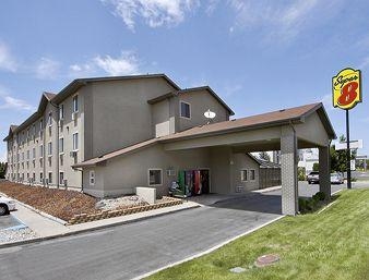 Super 8 Motel - Logan2