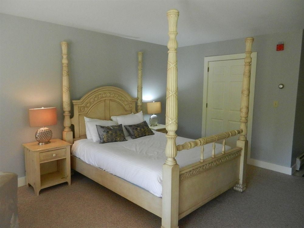 Ten Acres Lodge0