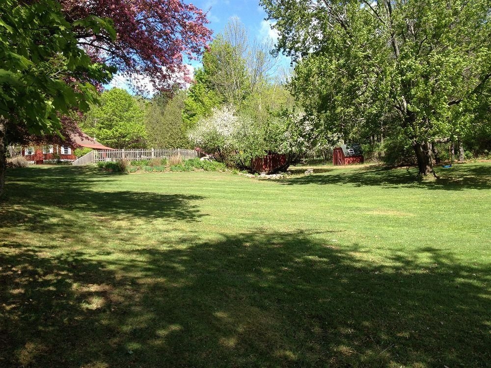 Ten Acres Lodge3