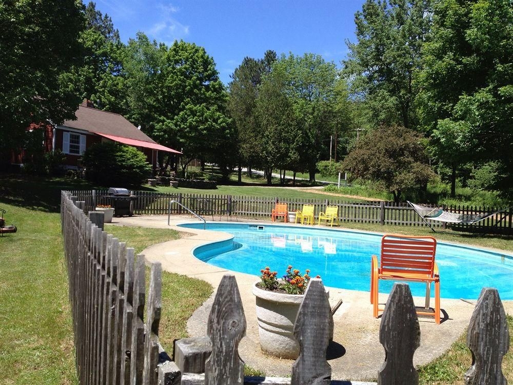 Ten Acres Lodge4