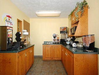 Super 8 Motel - Bolivar4