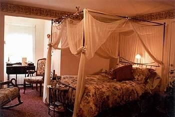 Tayberry Victorian Cottage B&B0