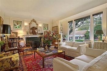 Bed And Breakfast On Broadway2