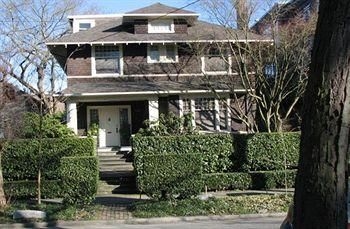 Bed And Breakfast On Broadway0