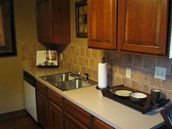 Chisholm Suite Hotel3