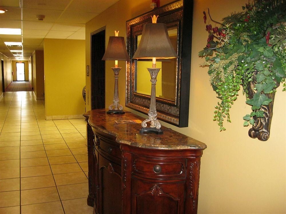 Chisholm Suite Hotel2