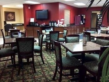 Chisholm Suite Hotel1